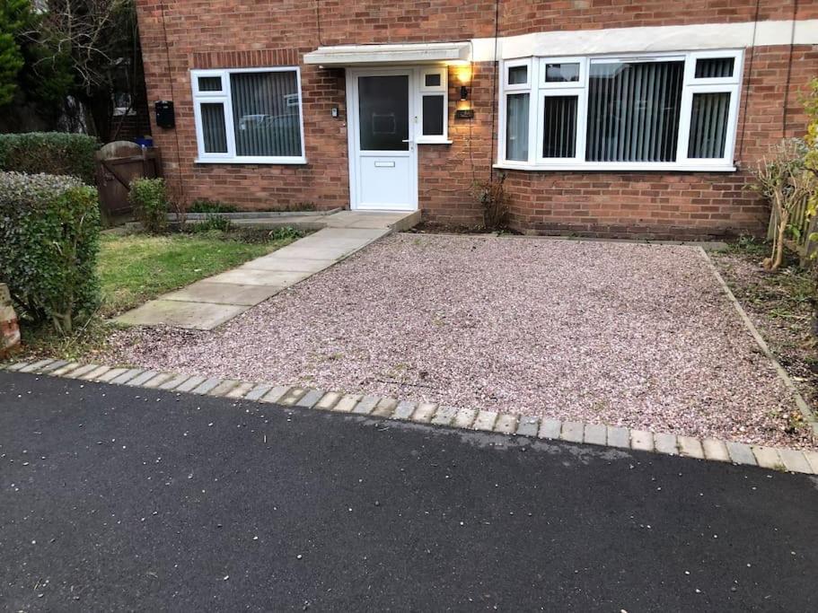 Entire 2 Bed Modern Apartment Nantwich Exterior photo